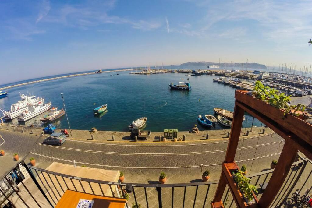 L Angolo Segreto Di Giovanni Il Pescatore Прочида Экстерьер фото